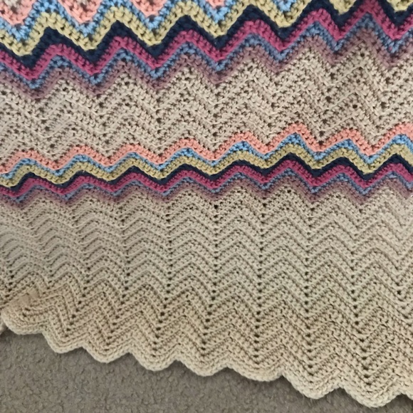 Large Baby Scalloped Crochet Blanket- Easter Color - Picture 5 of 7